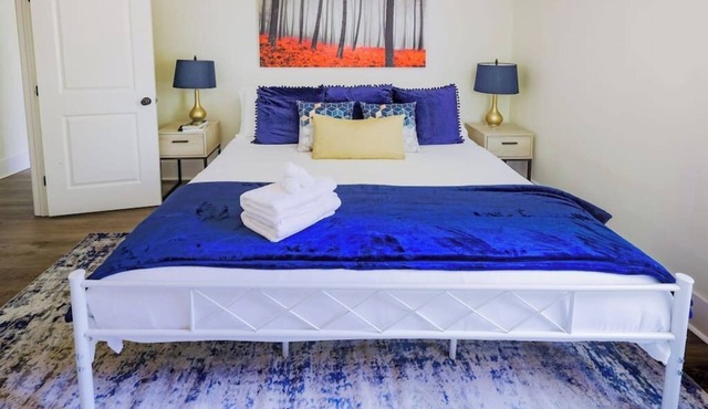 Manchaca 4 bedroom sleeps 10 Pool and Hot tub