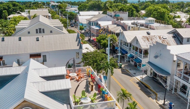 *MAYA’S SECRET TREASURE @ DUVAL* Pool & Balcony over Duval + LAST KEY SERVICES