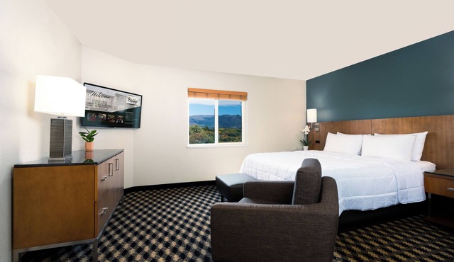 MCM Elegante Suites
