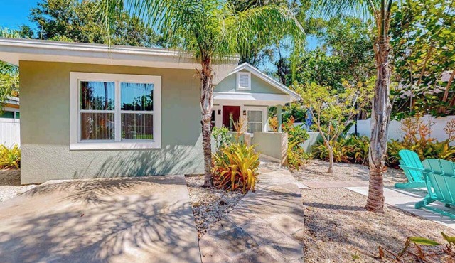 Mellow Memories Sun-filled house in Sarasota with al fresco dining & hammock