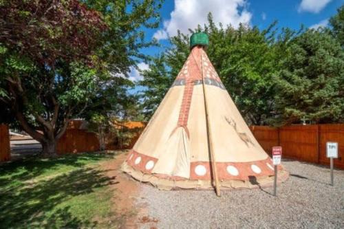 Moab RV Resort Family Tipi OK2