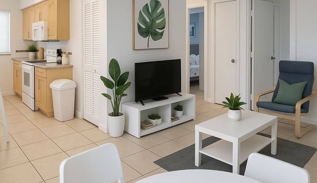 Modern 2 Bedroom Apartment Near Las Olas, and Beach Prime Location