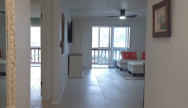 Modern 2BR/2BA Walk to Harbor + Resort Pool + Near Downtown Punta Gorda
