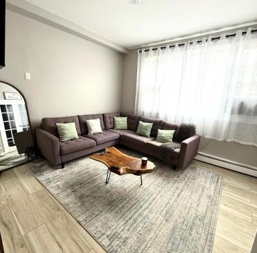 Modern Apartment 3BR 1BD West New York 15 minutes to NYC
