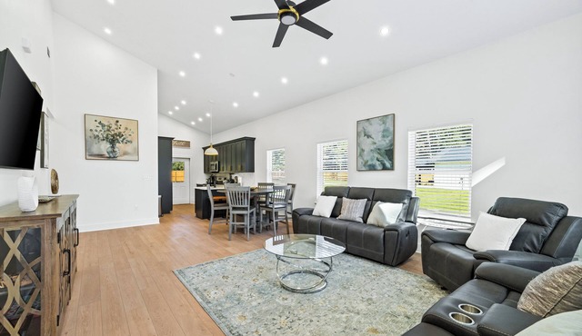 Modern, Cozy and Spacious Home in Foley Alabama.
