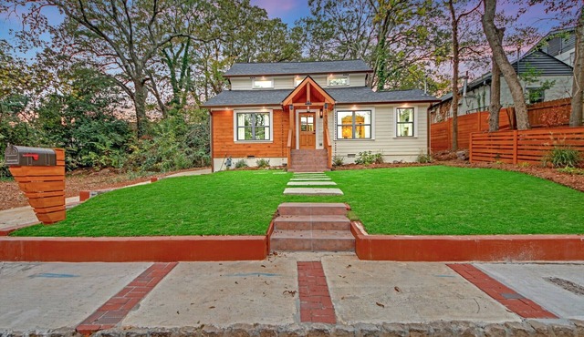 Modern Luxe 5 BR 4 BA home. Near the Airport and Downtown Atlanta