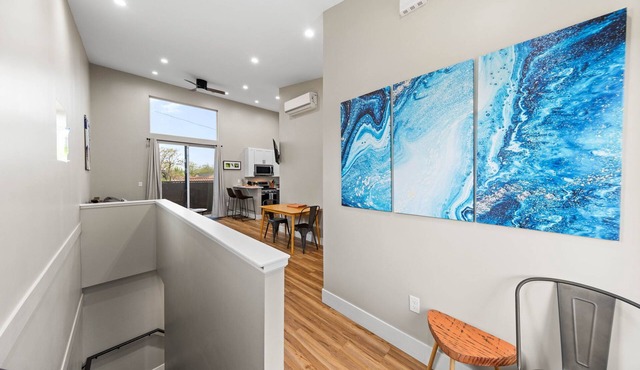 Modern Midtown Oasis: Mountain Views & Walkable Vibes