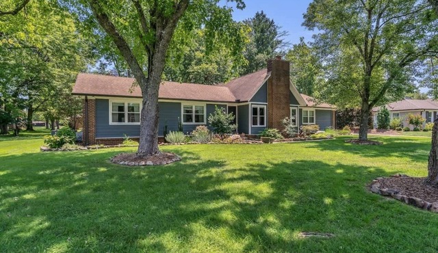 Modern Murfreesboro Retreat ,Sleeps 8