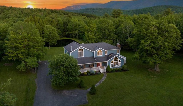 Mountain Blue Vista - Hot tub, Firepit, 10 acres, perfect location!