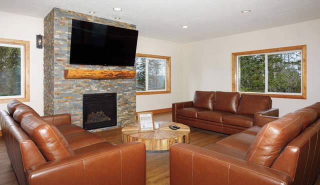Mountain Home w/Views & Game Room, Slopes 20 min