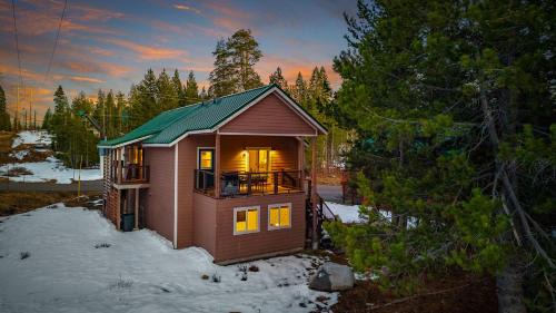 Mountain Retreat - Sleeps 7 - Canoe - Fireplace