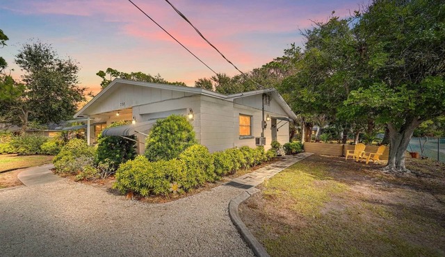 New Listing! Coconut Corner 3 Min From Beach
