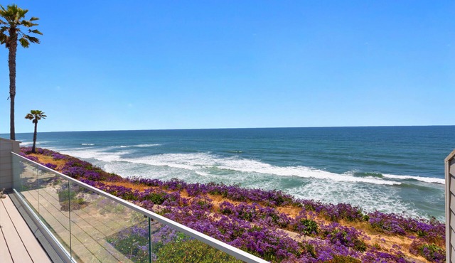 NEW RENO OCEAN FRONT -AC, direct beach access, heated pool, hot tub, pickle ball