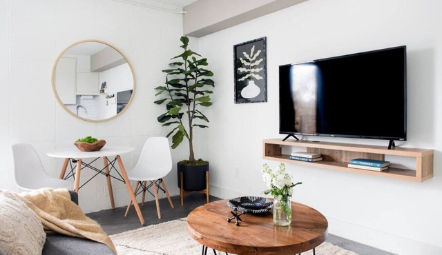 * NEW * - The Marigold: Private Balcony | Walkable