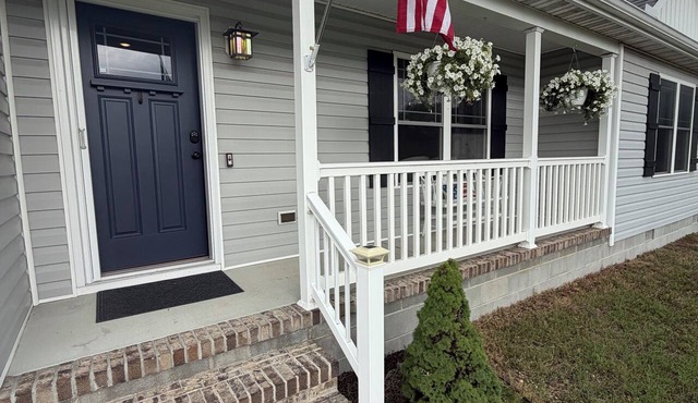 Newer Charming 3BR Home - Near Sports at the Beach & 10 miles to Lewes Beach!