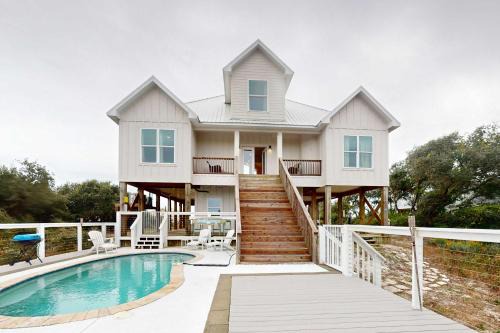 Newly-Built Coastal Oasis with Ocean Views Deck Central AC & WiFi - Dogs OK