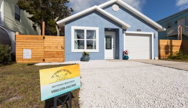 NEWLY RENOVATED DOG FRIENDLY BEACH HOUSE WITH FENCED IN YARD 1 BLOCK TO BEACH