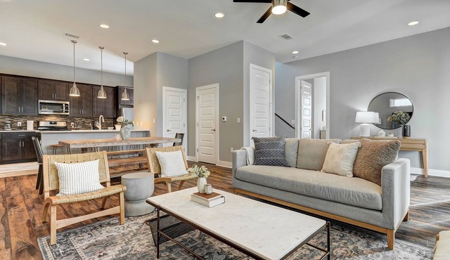 Next to Rainey St, Town Lake, Super Cozy with Modern Aesthetic