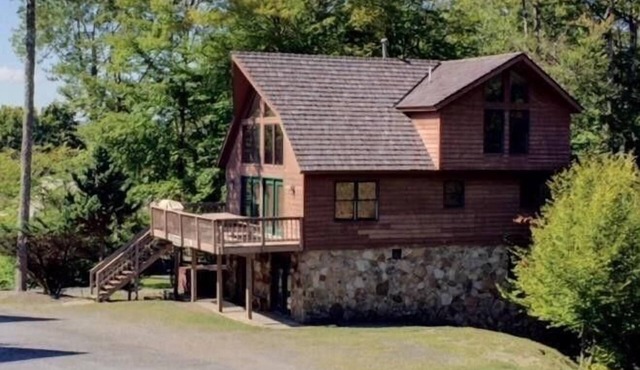 NF46- Sleeps 5 couples! Pets ok! Hot tub!