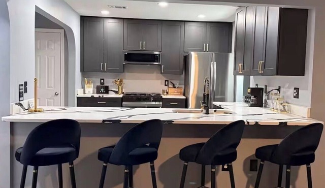 Noir d’Or Delightful 5-bedroom house with AC in vibrant Atlanta, Ga