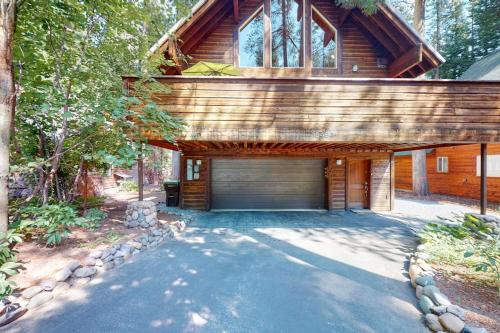 North Tahoe Chalet with Private Garage - Walk to Donner Lake
