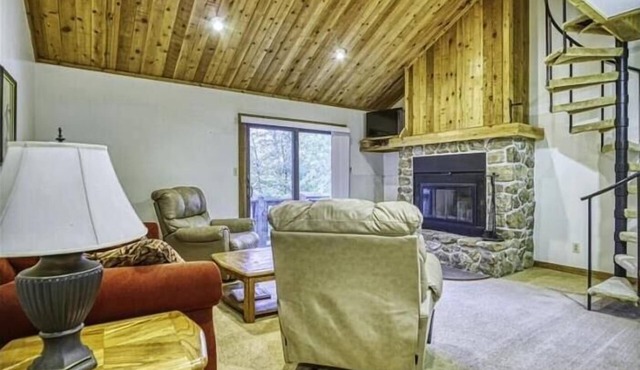 NWF8-Affordable Condo! sleeps 8!