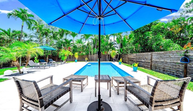 Oasis Heated Pool+Hot Tub! Wilton Drive & Beach!