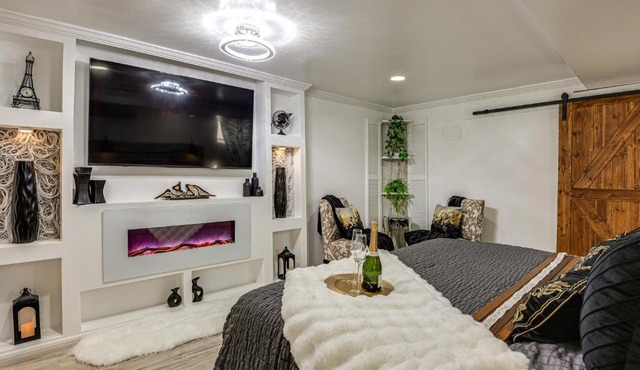 Oasis Hideaway Apt w/Rainforest Shower!
