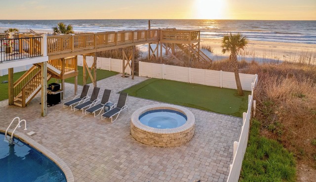 Ocean Breeze: Oceanfront Pool & Hot Tub