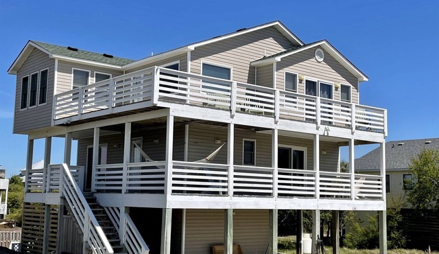Ocean + sound views | Soooo close to the beach!
