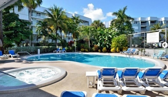 Ocean views and beach breezes at La Brisa's #303 West