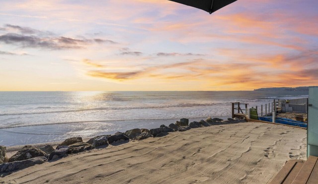 Oceanfront home, beach access & patio - STR15-0260 in Dana Point