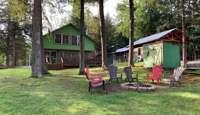 Old Forge Lakefront Cottage with 5 Bedrooms and 2 Baths (Sleeps 10)! in Old Forge