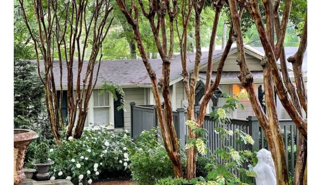 Old Town Garden Cottage in downtown Huntsville
