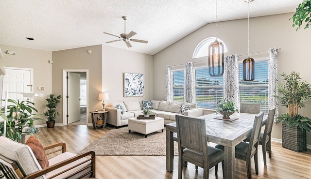 Paradise Found! PRIVATE Pool Home Near Disney! FREE Pool Heat, Sleeps 7, Lake!