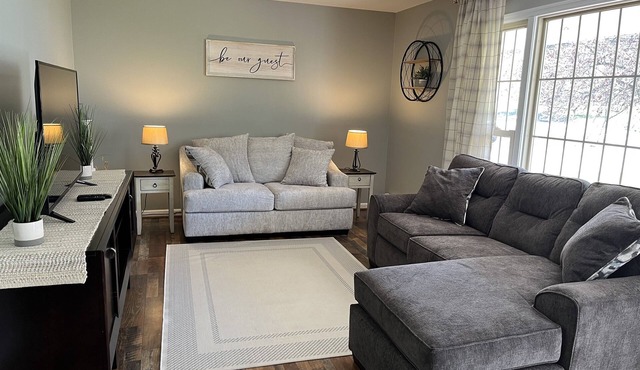 Patten Place - Close to everything in Oneonta - clean, updated private home.