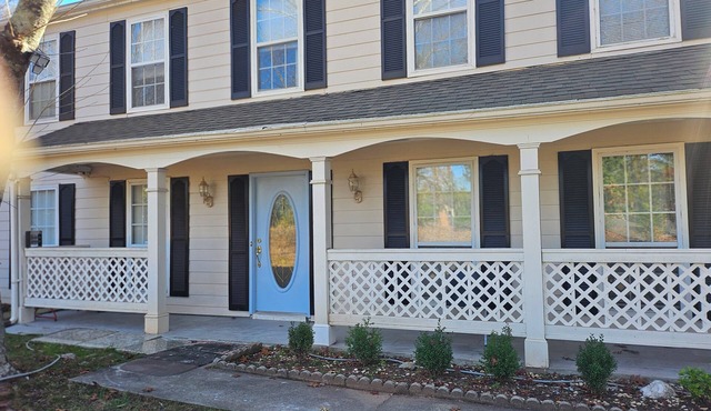 Peaceful 7-bedroom building with AC in Peachtree Corners