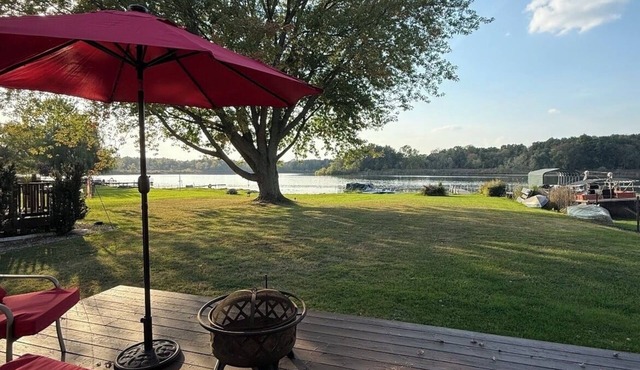 Peaceful Lakefront 3BR Cottage