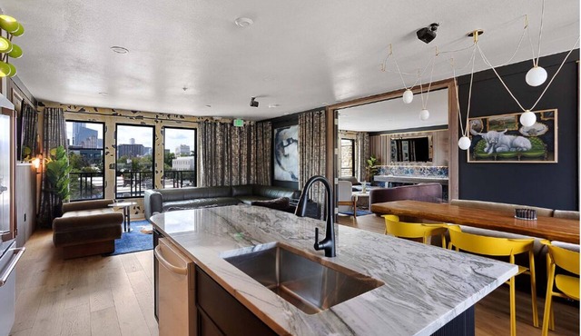 Penthouse 8BR/22Bed - Pool, Roofdeck, Garden Bars, Walk To Everything!