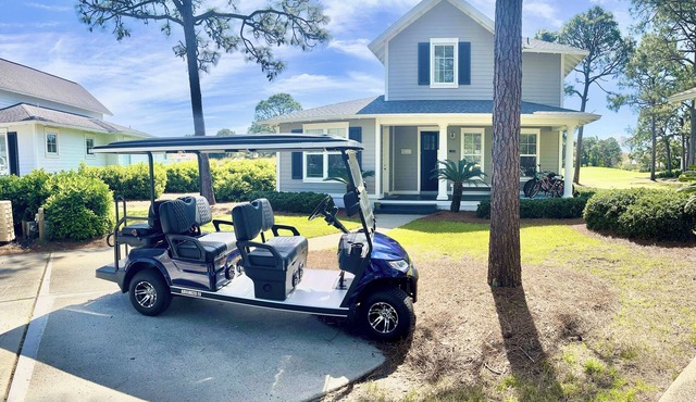 Perfect for 3 Couples,6 seat golf cart, beach chairs,bikes, UPSTAIRS AC, NO PETS