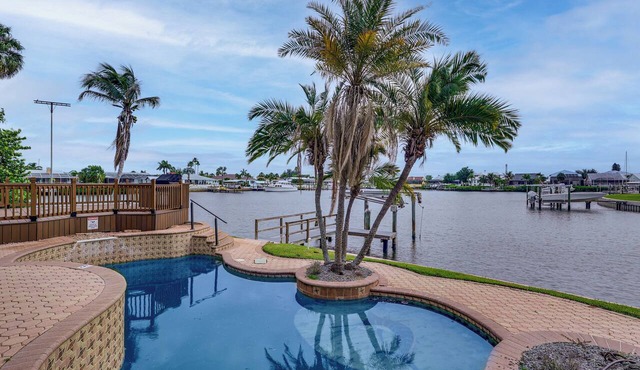 Pet Friendly! Canal-Front Apollo Beach Gem w/Pool