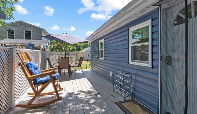 Pet-Friendly Edgewater Cottage Big Fenced Yard