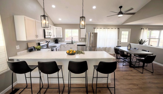 Pet Friendly Mtn Getaway Ping Pong Table King Bed