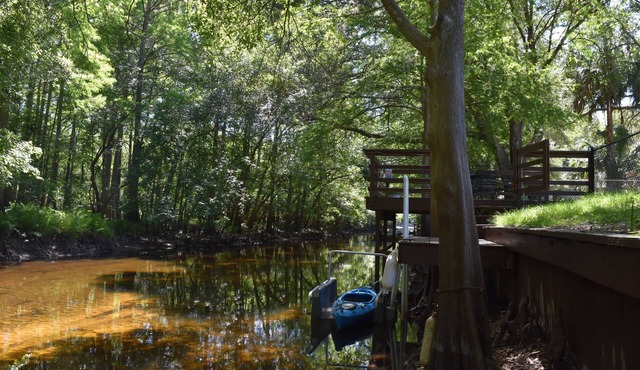 Pet safe fenced backyard on Withlacoochee River Kayaks Bikes internet provided