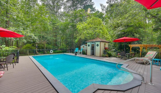 Pool Access! Cozy Couple's Getaway in Kilmarnock
