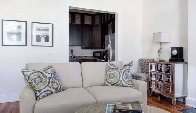 Prime Downtown Mall Flat with Free Parking - #306