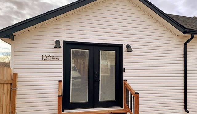 Private 2BR Hermann Home w/Deck + Trolley Pickup - Great Event-Ready Stay!