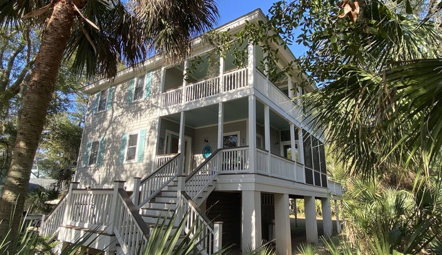 Private 4BR/4.5BA House w/2 Golf Carts- Close to Beach and Marina