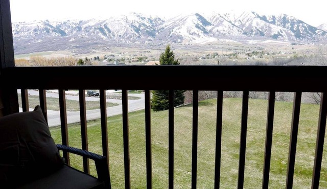 private deck beautiful mtn views & washer/dryer