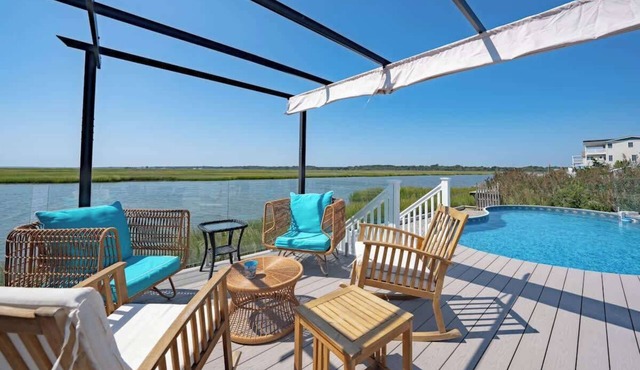 Private Dock, Private Pool & Bayfront Paradise